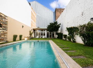Casa · 300m² · 4 Ambientes · 2 Cocheras · Venta Casa 4 Ambientes Mataderos C/pileta, Quincho