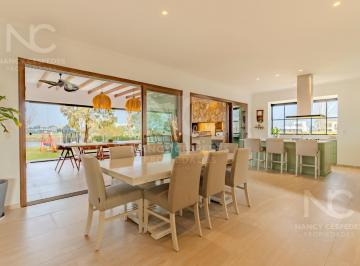 Casa · 568m² · 6 Ambientes · 3 Cocheras · Casa en Venta en Puerto Nizuc a La Laguna! 6 Ambientes C/ Plano Aprobado de Pileta Borde Infinito