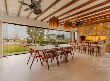 Casa · 568m² · 6 Ambientes · 3 Cocheras · Casa en Venta 5 Ambientes a La Laguna en Puerto Nizuc! Completamente Amoblada!