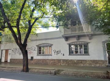 Casa · 257m² · 8 Ambientes · 2 Cocheras · Casa en Venta en El Centro de La Ciudad de Mendoza