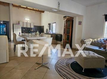 Casa · 152m² · 4 Ambientes · 2 Cocheras · Casa en Venta de Tres Dorm.. Neuquén