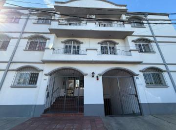 Garage , Campana · Cochera Bien Ubicada, Portón Eléctrico