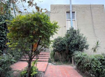 Casa · 76m² · 5 Ambientes · 1 Cochera · Dúplex en Venta en Villa Cabrera con Cochera