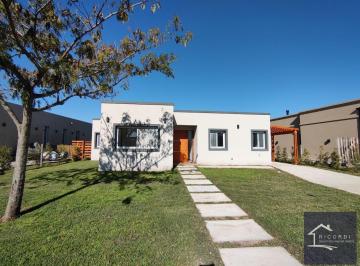 Casa · 120m² · 4 Ambientes · 3 Cocheras · Casa Venta 4 Amb Santa Emilia, Pilar del Este