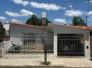 Casa de 5 ambientes, Córdoba · Casa en Venta 2 Dorm. – Apto Crédito – Se Escucha Ofertas - Patio con Asador – B° Parque Montecristo