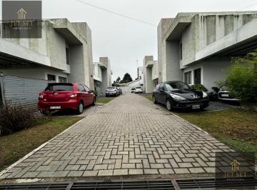 Casa · 90m² · 3 Ambientes · 2 Cocheras · Se Vende Duplex en Housing, Dos Dorm. Dos Baños, en Lomas del Suquia/ Cochera/ Sin Expensas