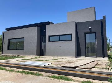 Casa · 135m² · 4 Ambientes · 2 Cocheras · Casa en Venta en Tejas 4 Malagueño