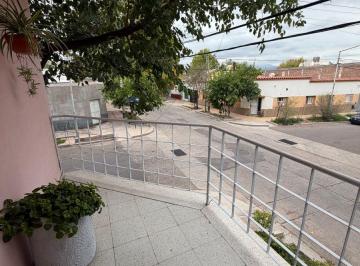 Departamento de 4 ambientes, Dorrego · Primer Piso por Escalera, Esquina. Sin Expensas.