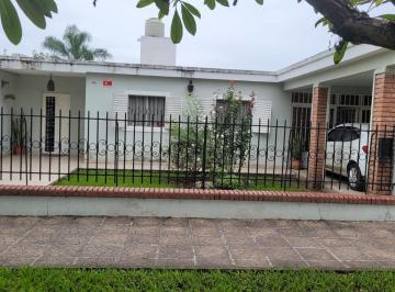 Casa · 360m² · 3 Dormitorios · 1 Cochera · Casa en Venta Barrio Kennedy