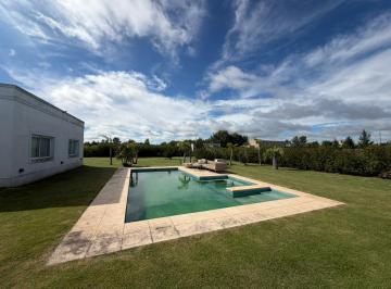 Casa · 2430m² · 6 Ambientes · 2 Cocheras · Casa en Fincas de San Vicente