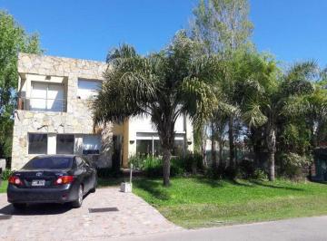 Casa · 390m² · 6 Ambientes · 1 Cochera · Casa en Venta en Campo Grande, Pilar, G. B. a. Zona Norte