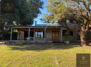 Casa · 270m² · 7 Ambientes · 2 Cocheras · Se Vende Casa 3 Dorm. 3 Baños en Villa Allende Golf con Gran Parque