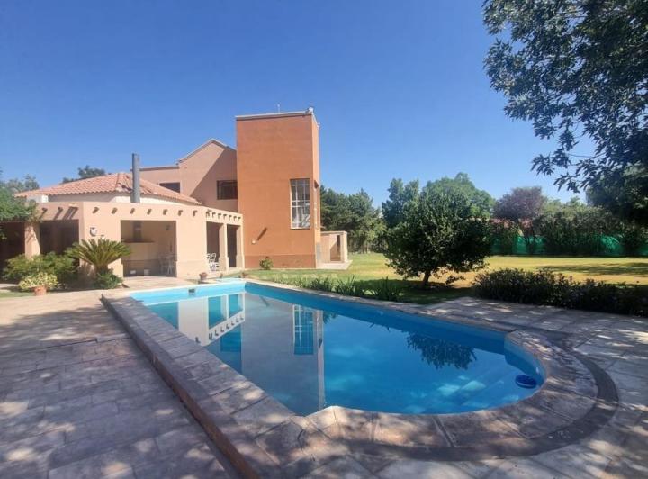 Casa · 354m² · 10 Ambientes · 3 Cocheras