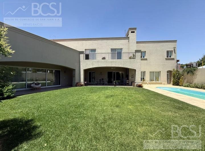 Casa · 420m² · 9 Ambientes · 3 Cocheras