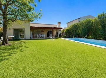 Casa · 150m² · 4 Ambientes · 1 Cochera · Casa en Venta en San Alfonso, Pilar del Este, Pilar