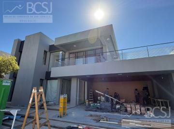 Casa · 245m² · 4 Dormitorios · 3 Cocheras · Casa en Rivadavia - B° Privado Las Marias