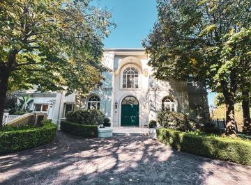 Casa · 715m² · 5 Dormitorios · 3 Cocheras · Casa 5 Dorm. Refaccionada en Talar de Pacheco, Tigre - Pileta y Domótica