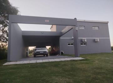 Quinta vacacional de 3 ambientes, San Andrés de Giles · Lote 11.056 m² = Casa 120 m² + 1 Cabaña 53 m². (Propiedad Única en La Zona)