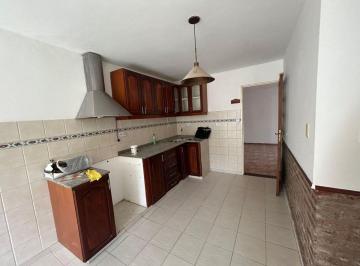 Casa · 158m² · 9 Ambientes · 1 Cochera · Casa Mas Depto Ameguino Escritura
