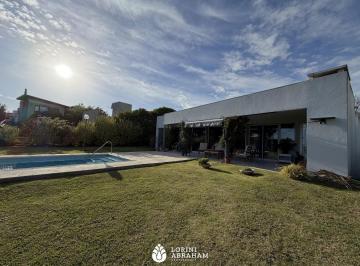 Casa · 144m² · 4 Ambientes · 1 Cochera · Alquiler 24 Meses Excelente Casa 4 Amb. C/ Patio, Pileta y Parrilla Barrio Arenas del Sur
