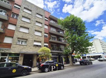Departamento · 52m² · 3 Ambientes · Alquiler Departamento 3 Ambientes con Patio en Centro