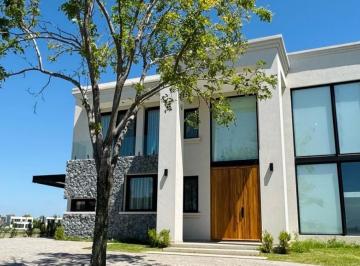 Casa · 312m² · 6 Ambientes · 8 Cocheras · Casa - Barrio Marinas, Puertos, Escobar