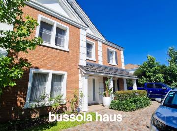 Casa · 900m² · 6 Ambientes · 3 Cocheras · Casa en Venta 4 Dorm. Lote Interno en Los Castores Nordelta