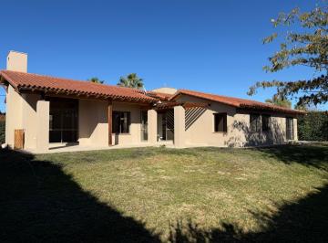 Casa · 299m² · 3 Dormitorios · 2 Cocheras · Casa en Viamonte Chacras de Coria