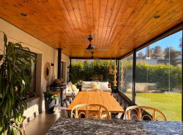 Casa · 185m² · 5 Ambientes · 3 Cocheras · Casa en Venta - Barrio Santa Ana - Villanueva