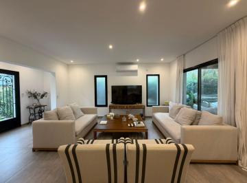 Casa · 185m² · 5 Ambientes · 3 Cocheras · Casa en Venta - Barrio Santa Ana - Villanueva