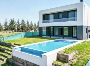 Casa · 216m² · 4 Ambientes · Casa en Venta en El Canal, Dique Luján, Tigre