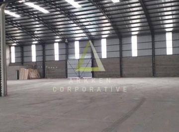 Bodega-Galpón · 2400m² · Nave en Alquiler en Moron