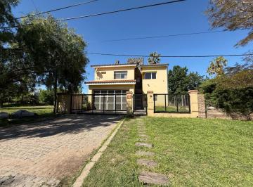 Casa · 200m² · 7 Ambientes · 2 Cocheras · Casa en Venta en Funes de Tres Dorm. Cochera Dos Autos Jardin con Galeria Parrilla