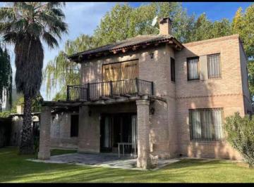 Casa de 6 ambientes, Luján de Cuyo · Exclusiva Residencia en Vistalba | 3000 m de Parque, Piscina y Confort Absoluto