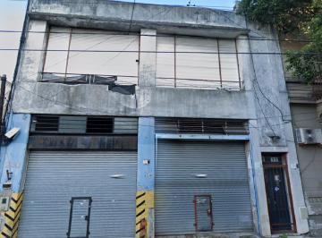 Bodega-Galpón · 588m² · Depósito de Dos Plantas en Flores, Oficinas, Entrada Para Camion, Vestuario y Baños