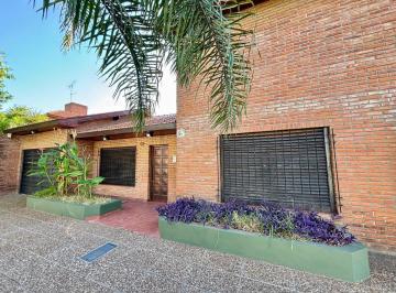Casa · 200m² · 5 Ambientes · 1 Cochera · Alquiler Casa 5 Ambientes con Cochera en Banfield Este