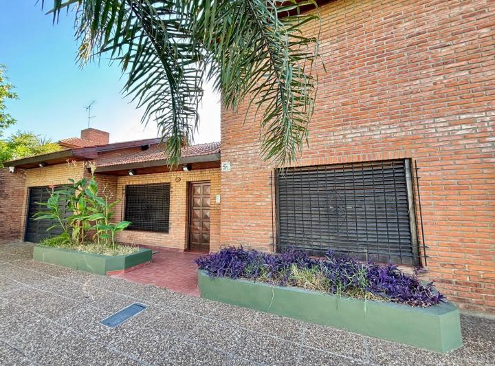 Casa · 200m² · 5 Ambientes · 1 Cochera