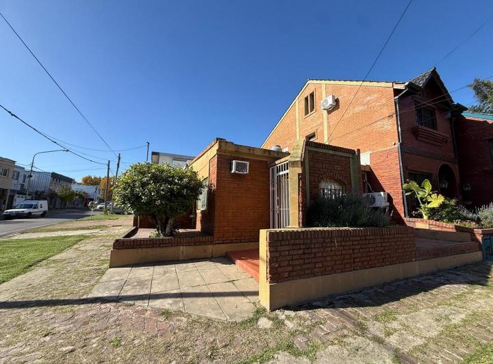 Casa · 128m² · 2 Ambientes · 2 Cocheras