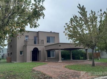 Casa · 200m² · 6 Ambientes · 4 Cocheras · Oportunidad! Casa en Venta en El Canton Golf con Renta Hasta 9/2026.lote Interno.