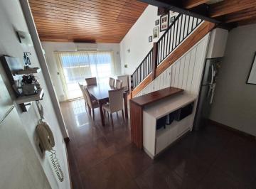 Departamento de 5 ambientes, Córdoba · Alquilo Depto 1er Piso por Escalera 2 Dormi C / Balcones