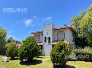 Casa · 335m² · 4 Ambientes · 2 Cocheras · Chalet de 4 Ambientes en Esquina Sobre Lote Propio en Punta Mogotes
