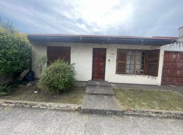 Casa · 87m² · 3 Ambientes · 1 Cochera · Venta Casa 3 Ambientes a Reciclar Barrio F Sanchez