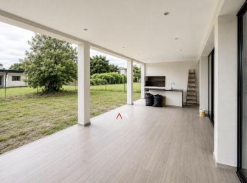 AMN-AMN-4001_2 · Casa en Venta en Santa Elena - Pilar del Este