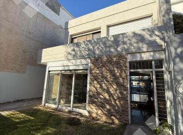 Casa · 600m² · 6 Ambientes · 1 Cochera · Alquiler Casa Nivel Gerencial 4 Dorm Pileta, Centro Este, Neuquen