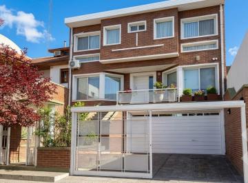 Casa · 350m² · 7 Ambientes · 1 Cochera · Venta Casa Calle Sargento Cabral 665 - Neuquén Capital