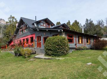 Hotel · 984m² · 22 Dormitorios · Glamping, Hostel y Cabañas en Villa Traful