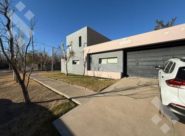 Casa · 319m² · 5 Ambientes · 2 Cocheras · Venta Casa 3 Dorm. Richieri - Neuquen