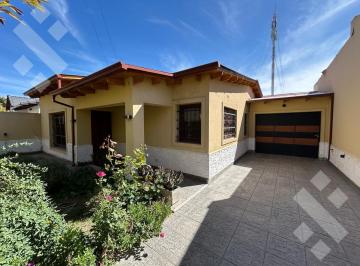 Casa · 188m² · 4 Ambientes · 1 Cochera · Venta Casa 2 Dorm. con Pileta y Cochera - Don Bosco 200 - Centro - Cinco Saltos