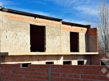 Casa · 252m² · 8 Ambientes · Venta 2 Duplex en PH, a Terminar. Bº Los Frutales, Plottier / Usd 92.000