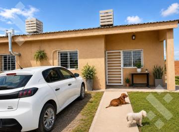 Casa · 59m² · 4 Ambientes · Venta Casa Dos Dorm. - B Penitenciario - Centenario.